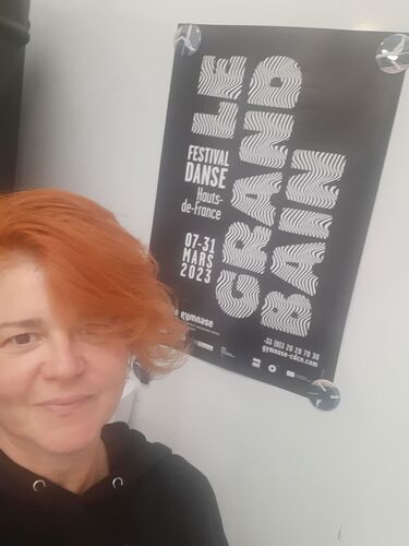 A selfie of Chiara Frigo beside a poster for 'Le Grand Bain'