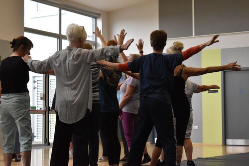 A group of participants in movement in a school hall