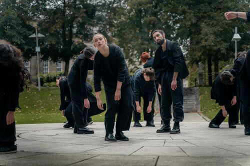 Dancers in a movent